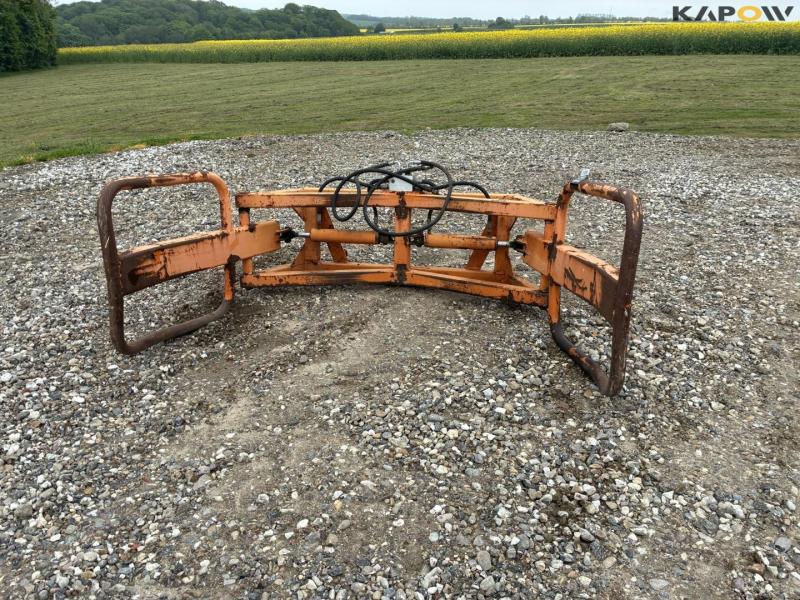  Bala Agria bale tongs with Euro hitch 2