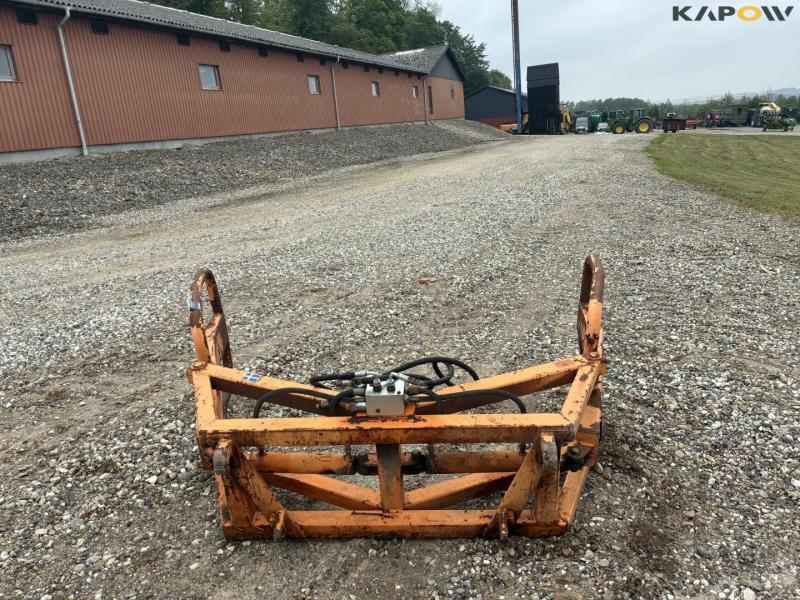  Bala Agria bale tongs with Euro hitch 4