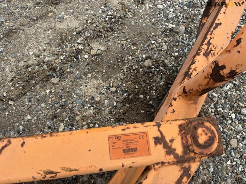  Bala Agria bale tongs with Euro hitch 5