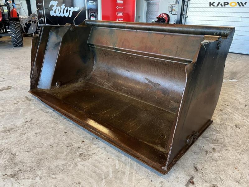 High-tip bucket with Volvo hitch 1