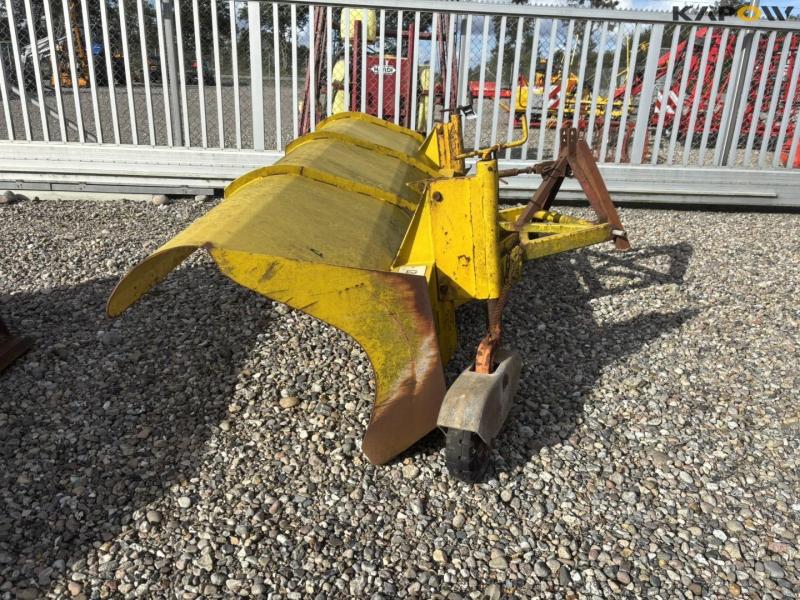 Snow plow with A-frame 8