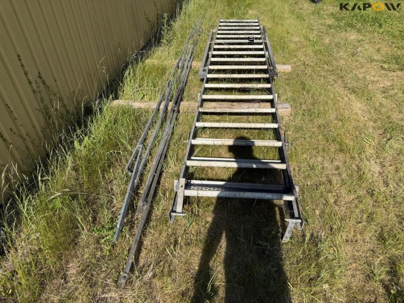 18-step ladder with handrail 3