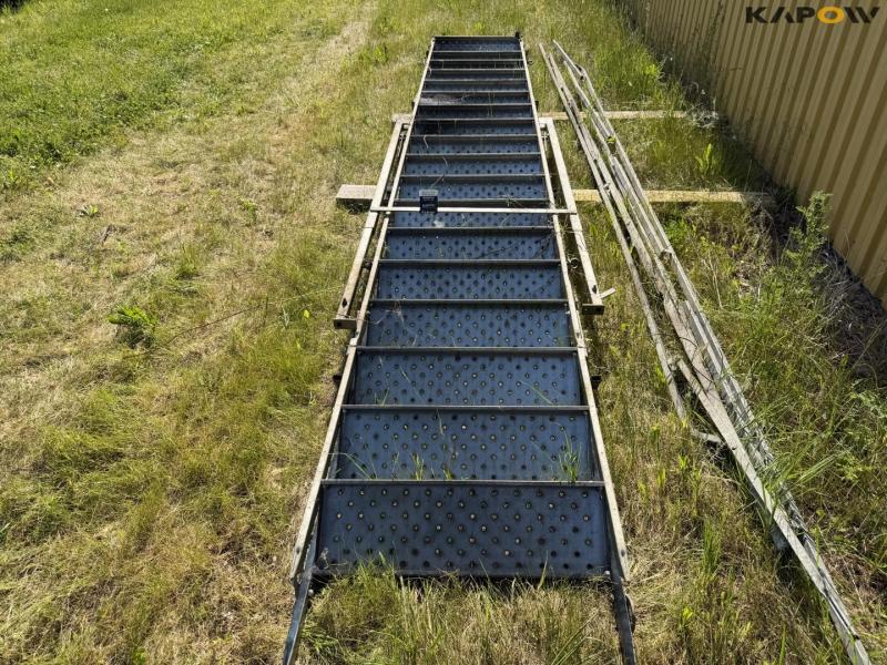 18-step ladder with handrail 5
