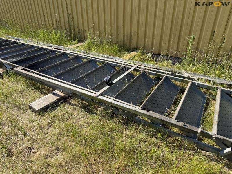 18-step ladder with handrail 11