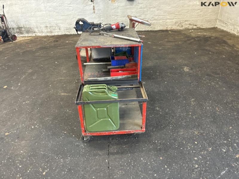 3 pieces of trolley with contents 8