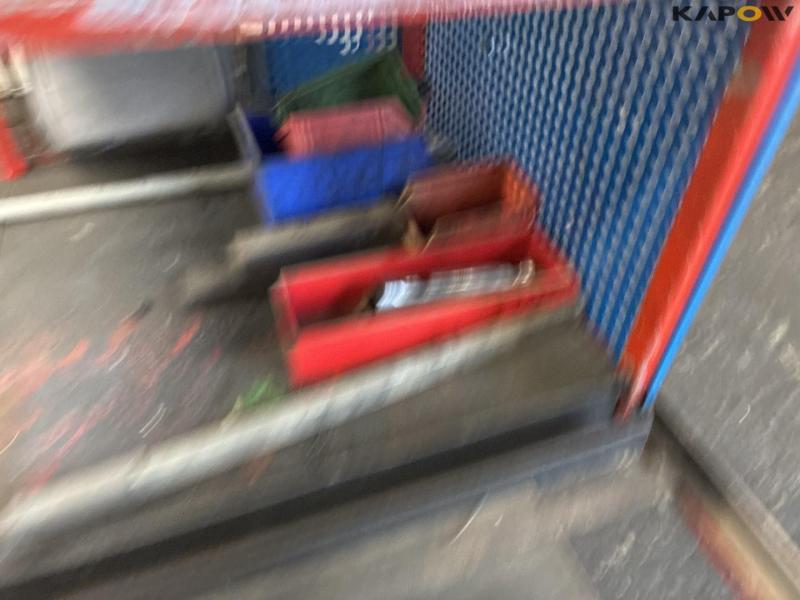 3 pieces of trolley with contents 17