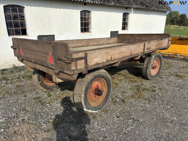 4 wheeled carriage 3