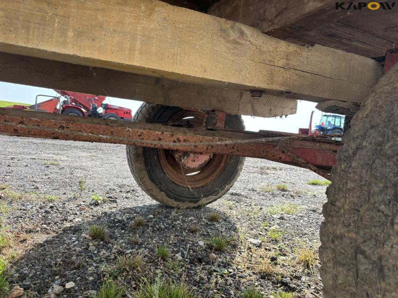 4 wheeled carriage 28