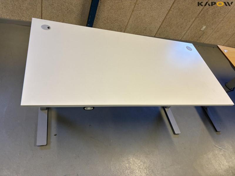 4 pcs. Raise/lower tables 17