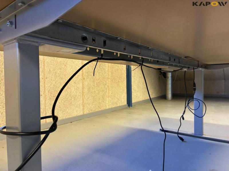 4 pcs. Raise/lower tables 24