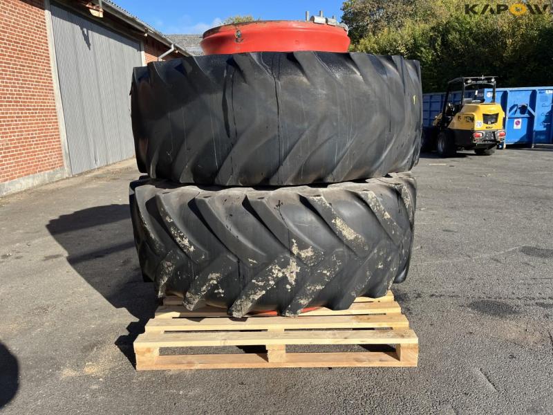 650/85-R38 twin wheels with 8 locks 4