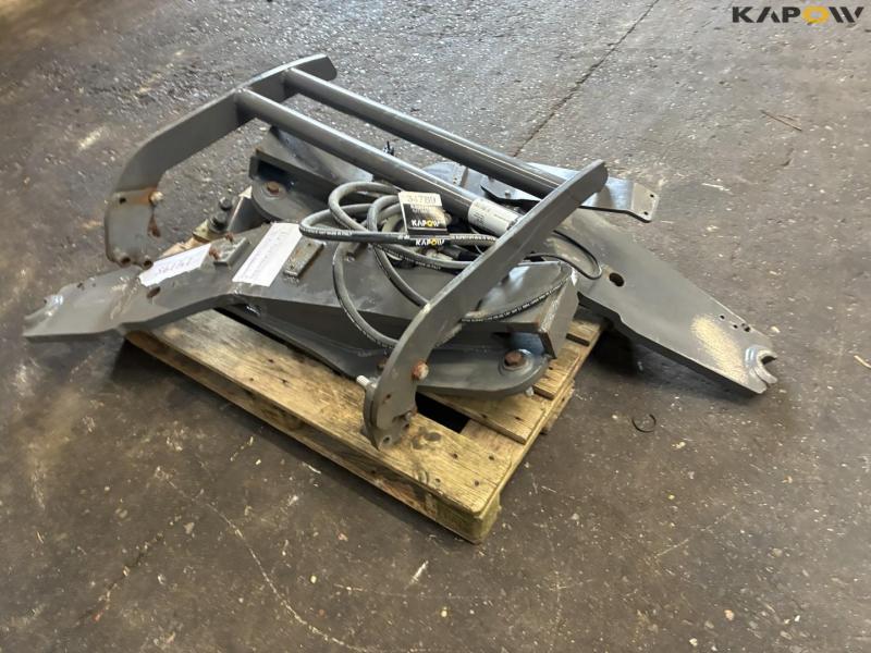 Ålö front loader bracket for MF8737 3