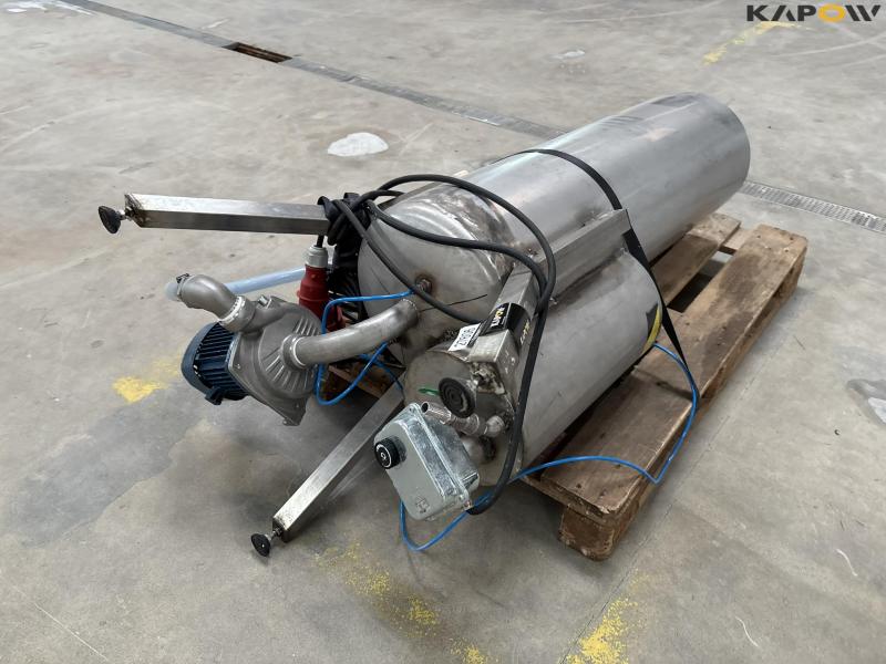 Open stainless steel tank with pump 1