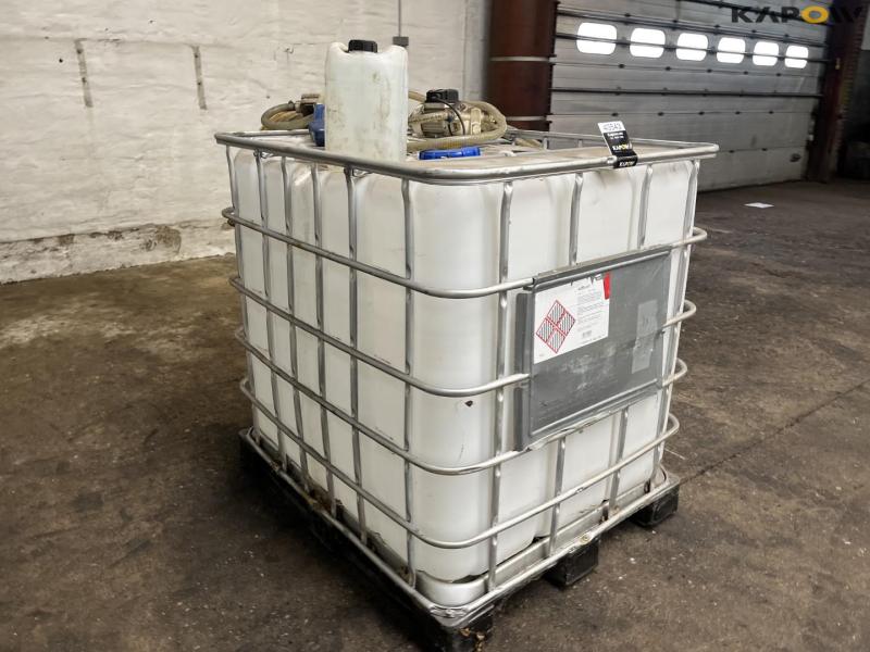 Adblue tank with pump 5