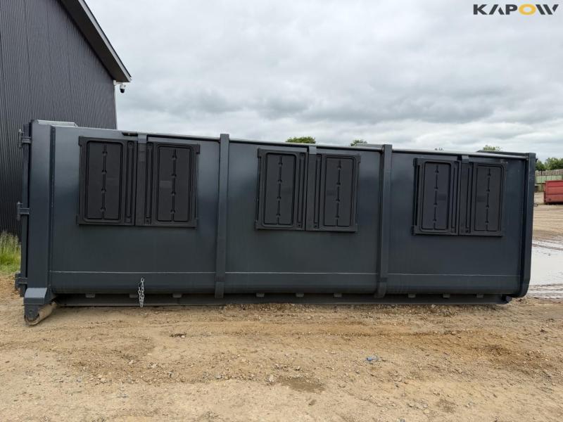 Waste container 4