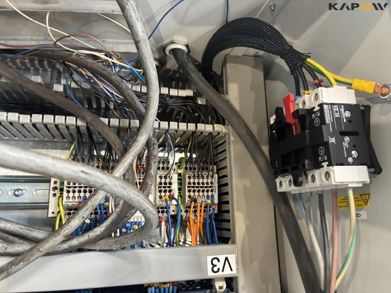 Waste shredder with box of lumber 51