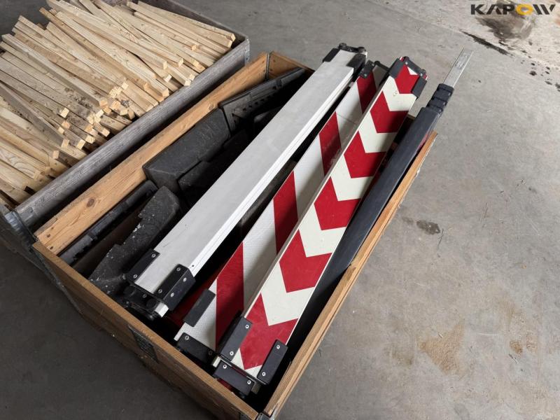 Marking signs and poles 13