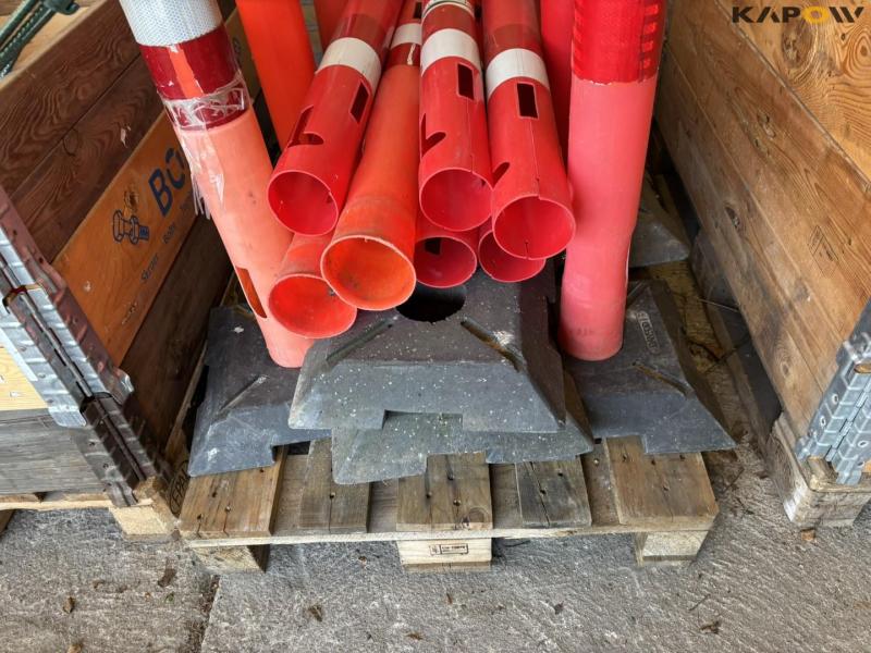 Barriers and road materials 9