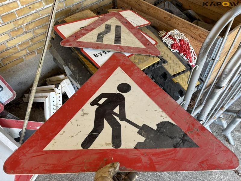Barriers and road materials 29