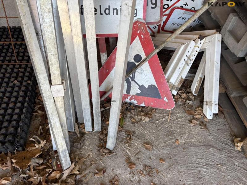 Barriers and road materials 35