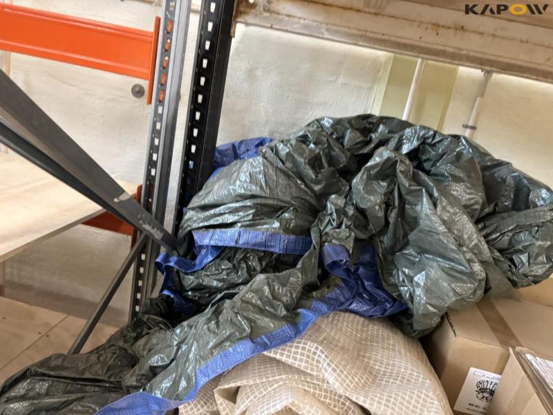 Spacers and tarpaulins 12
