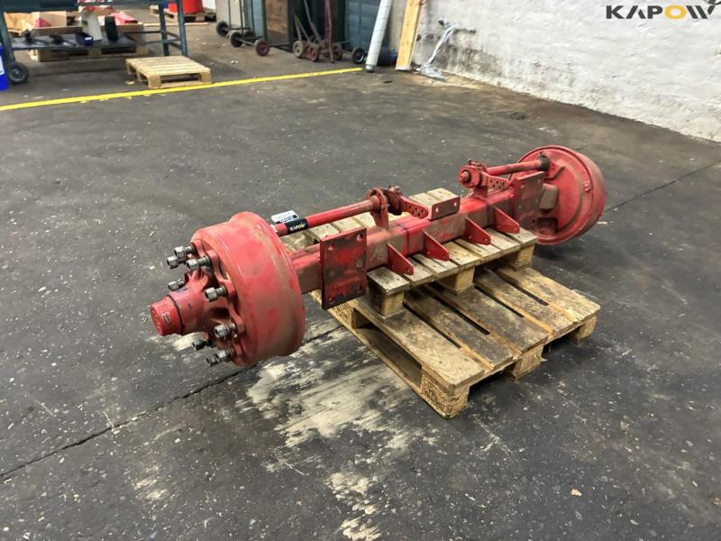 Axle with brakes 8