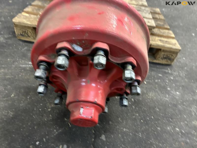 Axle with brakes 15