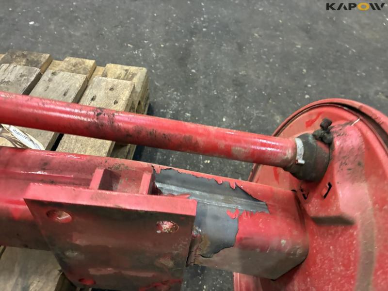 Axle with brakes 17