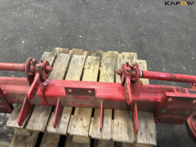 Axle with brakes 19
