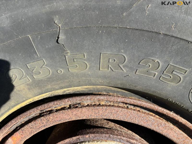 Axle with wheels 7