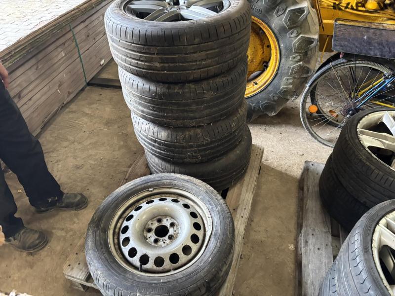 Alloy wheels with tires 225/55-17 4