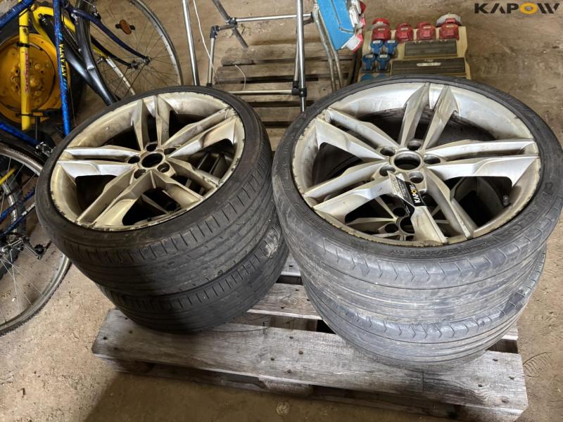 Alloy wheels with tires 235/35-19 2