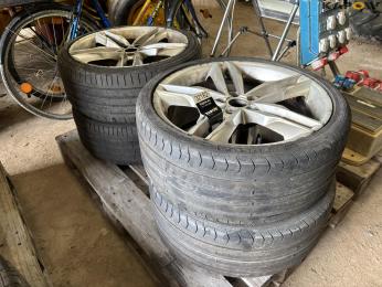 Alloy wheels with tires 235/35-19