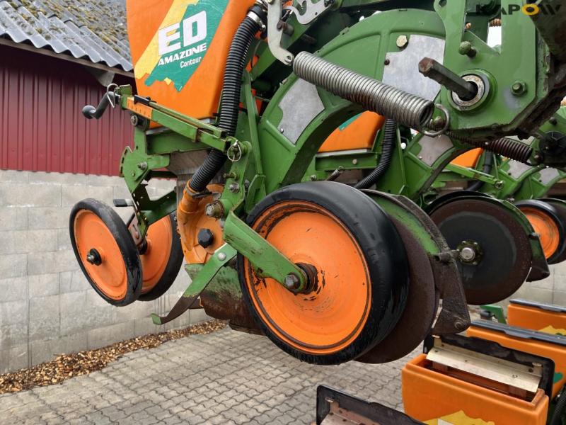 Amazone ED601K 8 row corn seeder with fertilizer front tank 23