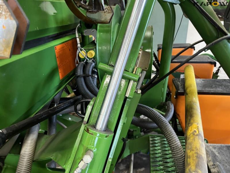 Amazone ED602-K 8 row corn seeder 12