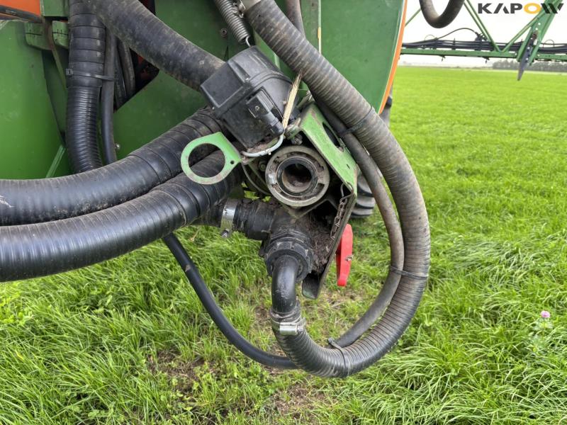 Amazone UX 6200 Super trailer sprayer 30 meters 12