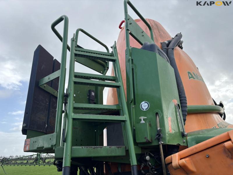 Amazone UX 6200 Super trailer sprayer 30 meters 14