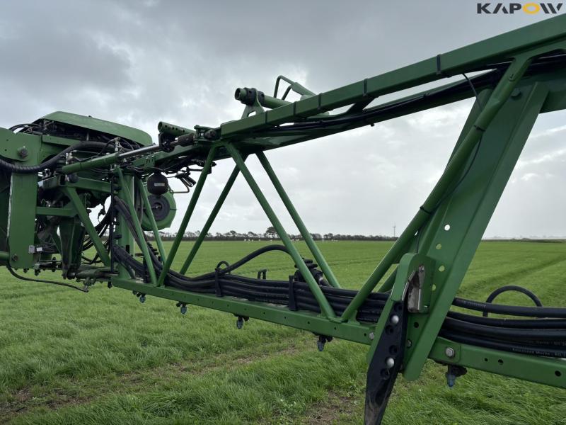 Amazone UX 6200 Super trailer sprayer 30 meters 62