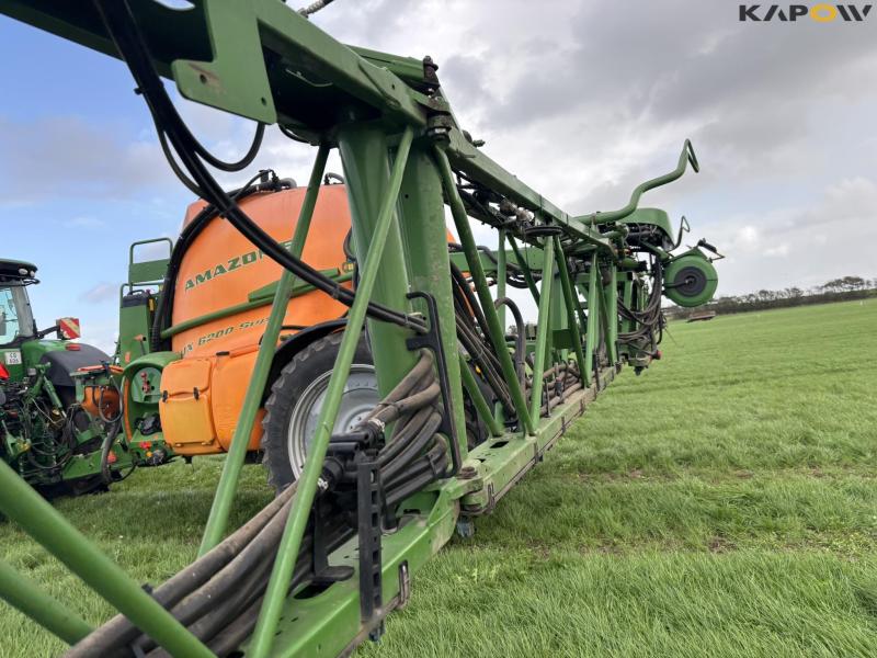 Amazone UX 6200 Super trailer sprayer 30 meters 68
