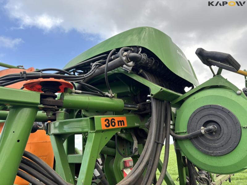 Amazone UX 6200 Super trailer sprayer 30 meters 71
