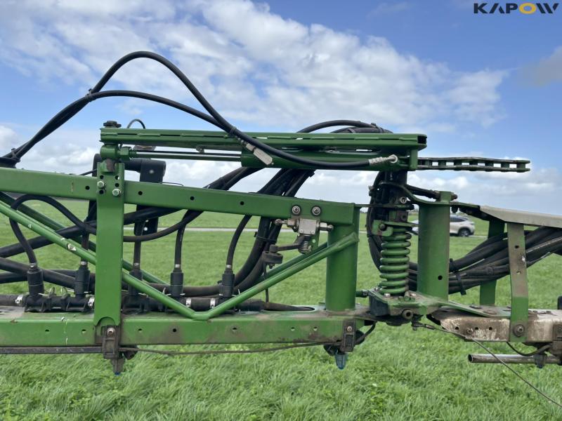 Amazone UX 6200 Super trailer sprayer 30 meters 87
