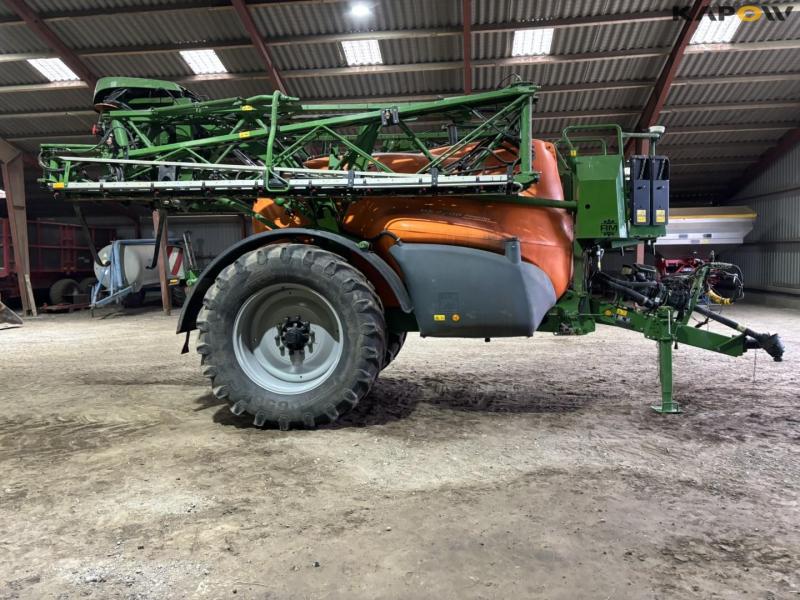 Amazone UX4200 trailer sprayer 4