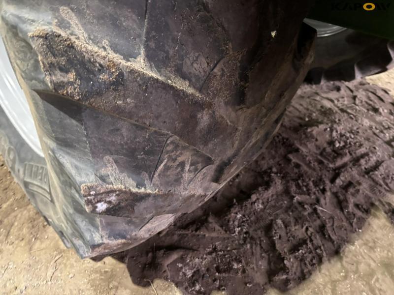 Amazone UX4200 trailer sprayer 32