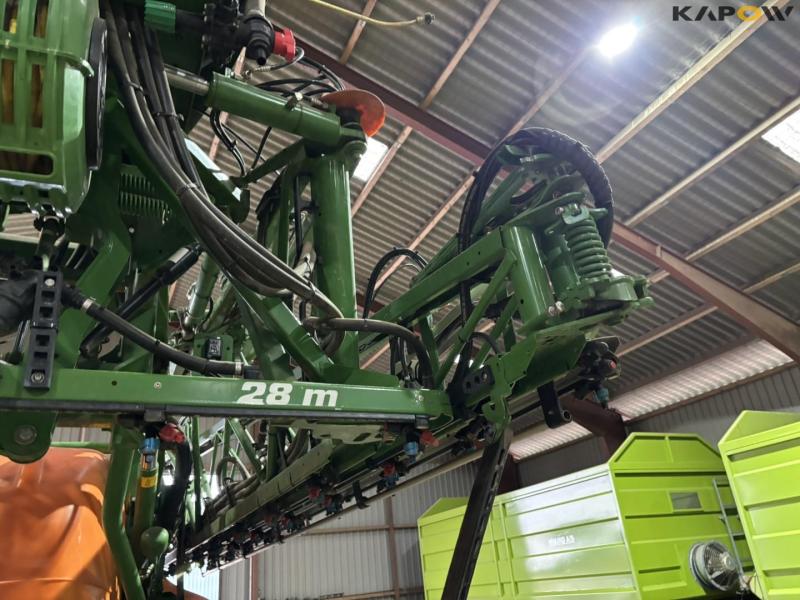 Amazone UX4200 trailer sprayer 37