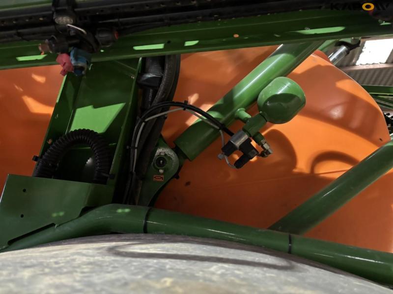 Amazone UX4200 trailer sprayer 49