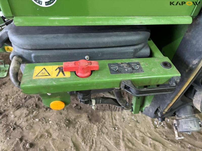 Amazone UX4200 trailer sprayer 54