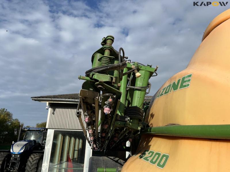 Amazone UX5200 trailer sprayer with 30 meter boom 25