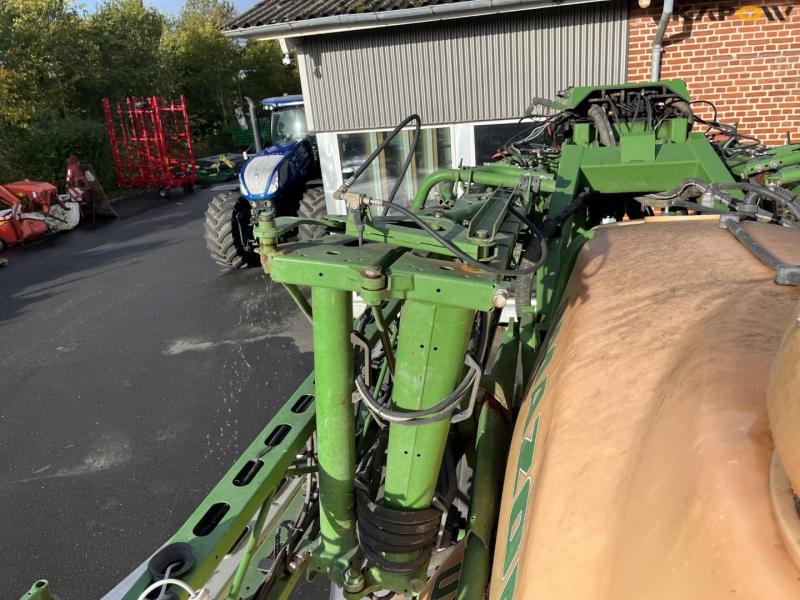 Amazone UX5200 trailer sprayer with 30 meter boom 42