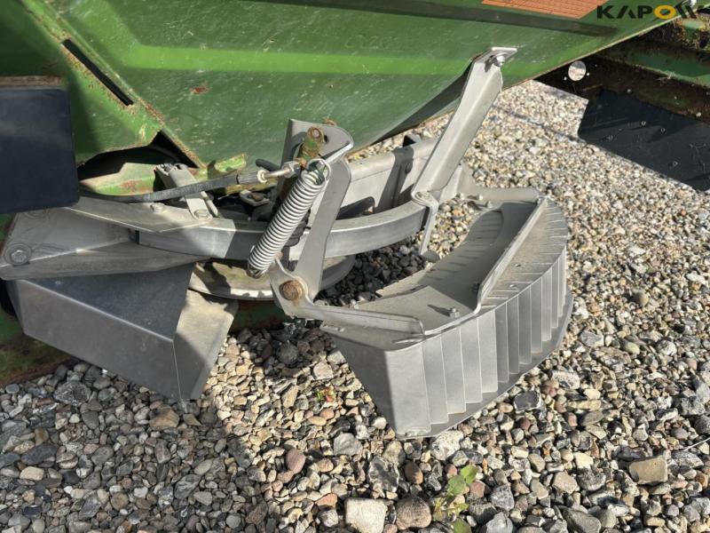 Amazone ZA-M Profis 1500 mounted fertilizer spreader 32