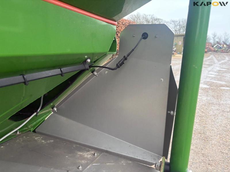 Amazone ZA-M ultra 3000 fertilizer spreader 17